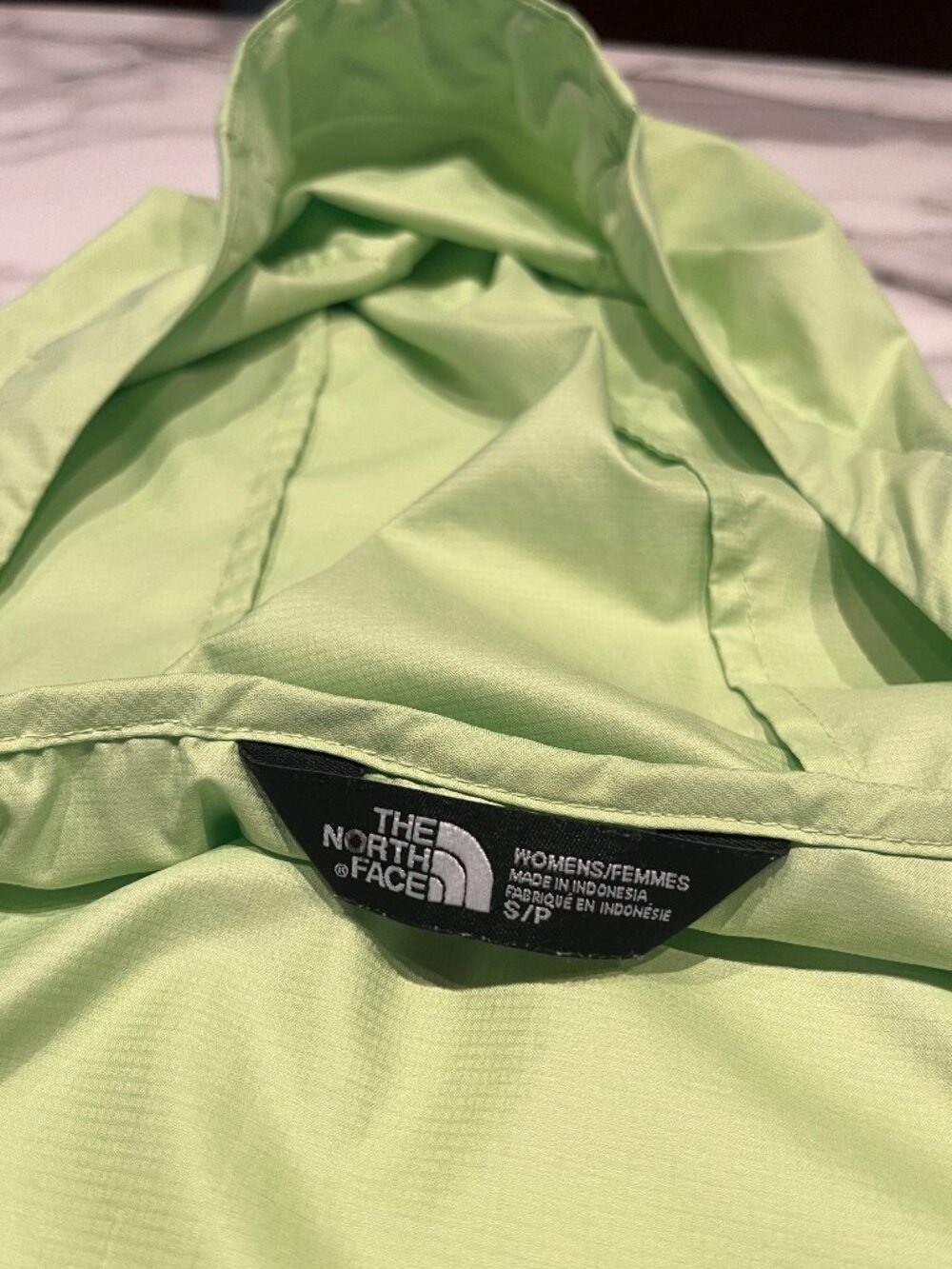 The North Face Women's Lightweight/hooded windbreaker jacket - Small - Picture 5 of 12